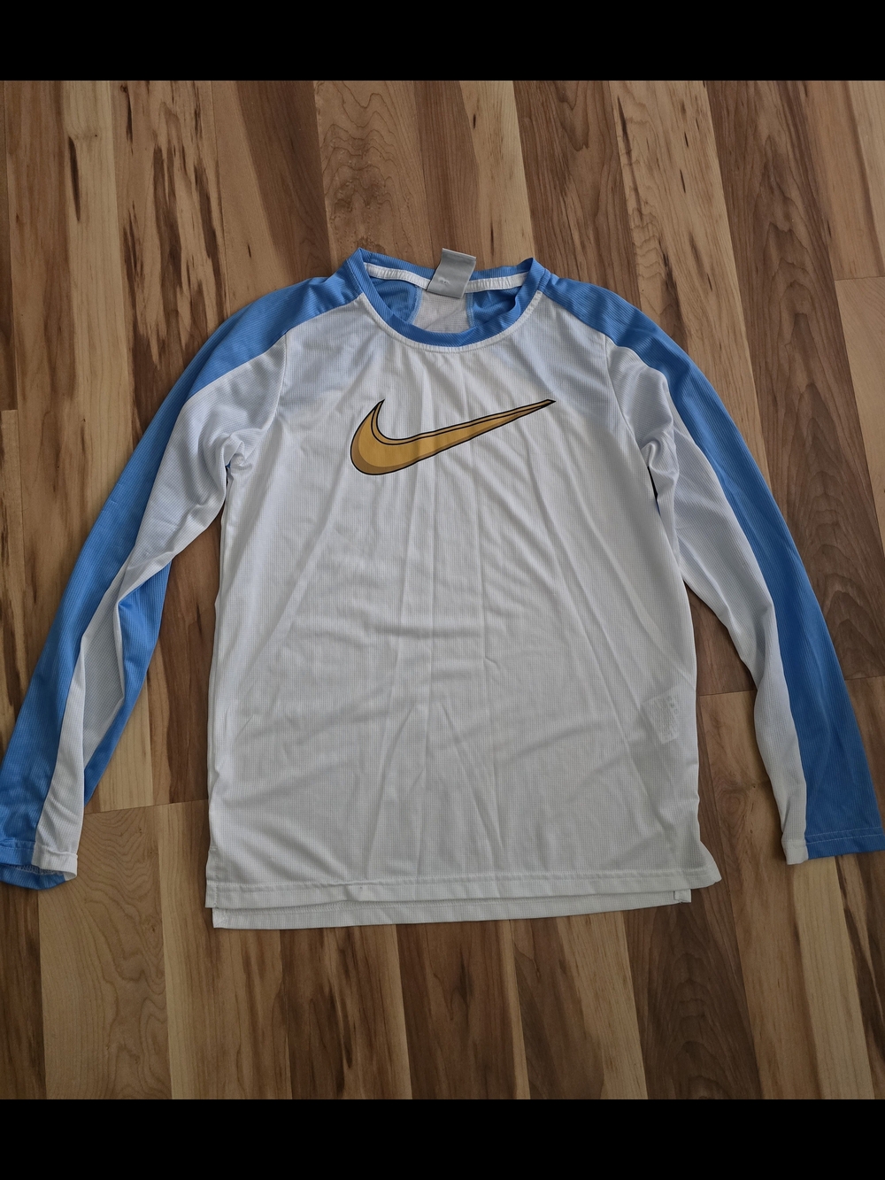 Nike White and Light Blue Long-Sleeve Raglan Athletic Tee